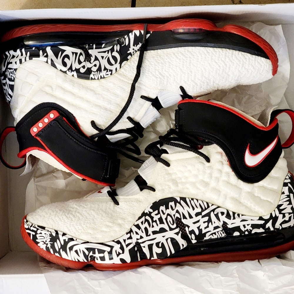 Nike LeBron 17 Graffiti